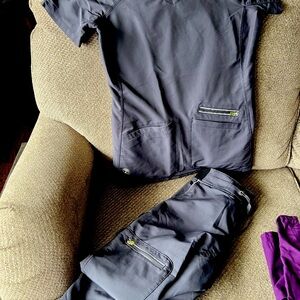 Scrubs XS no stains